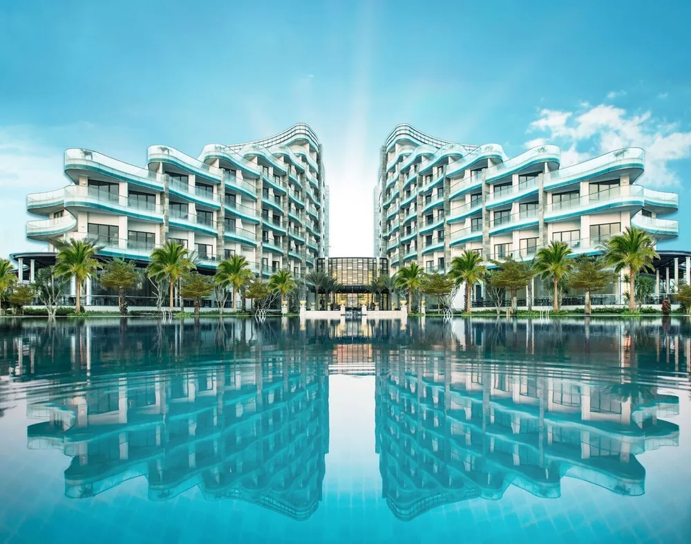 Pool and beachfront at Vinpearl Resort & Golf Nam Hoi An